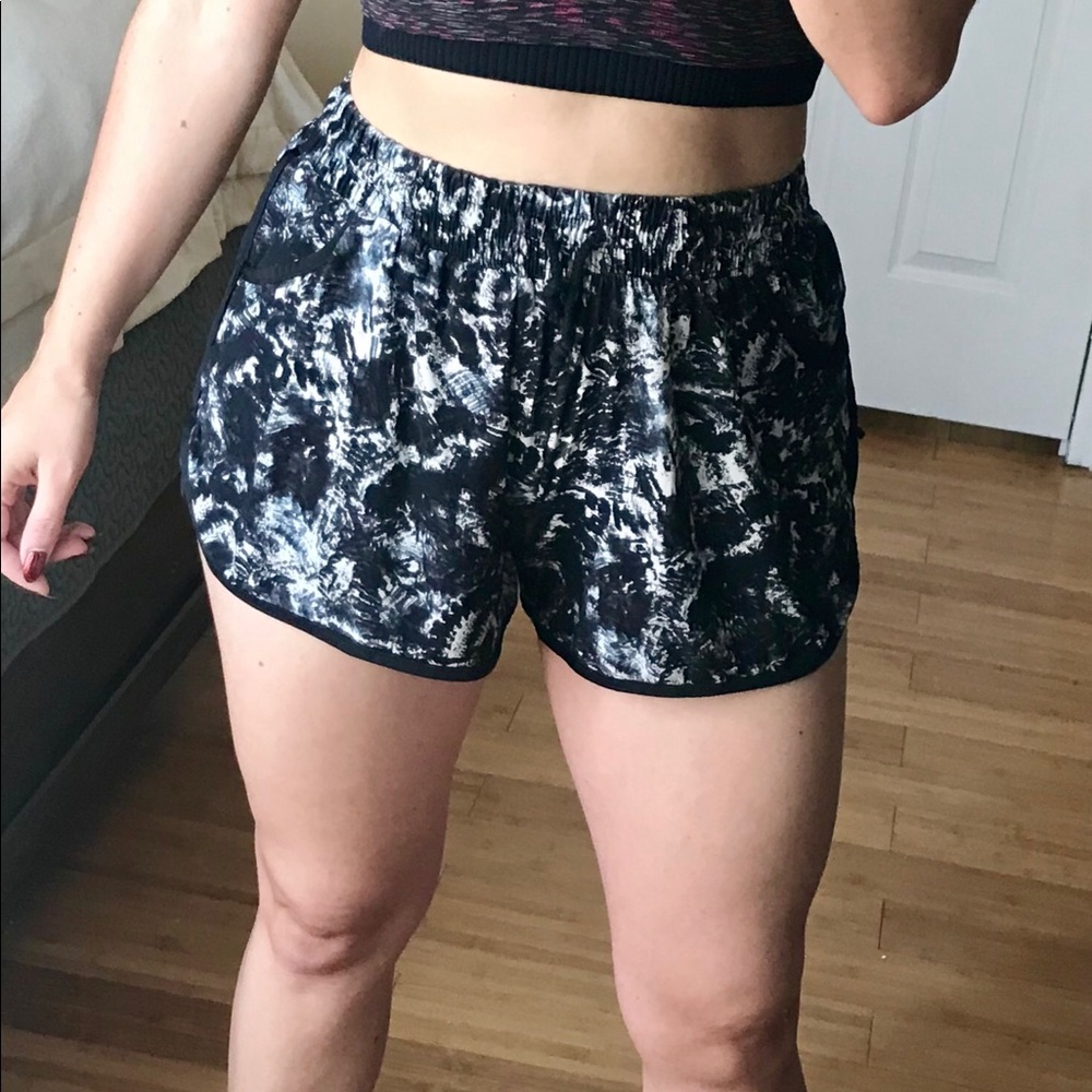 Shorts - Picture 3 of 4